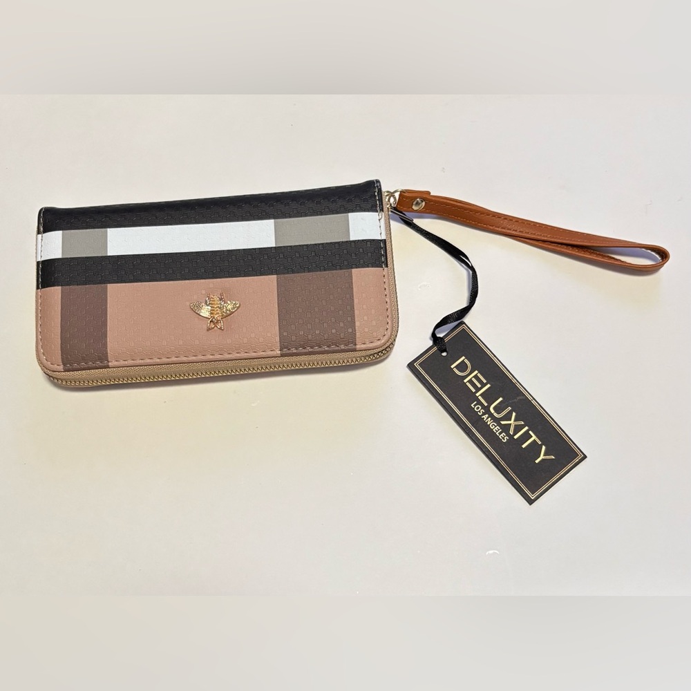 NWT Deluxity Los Angeles Plaid Zip-Around Wristlet Wallet